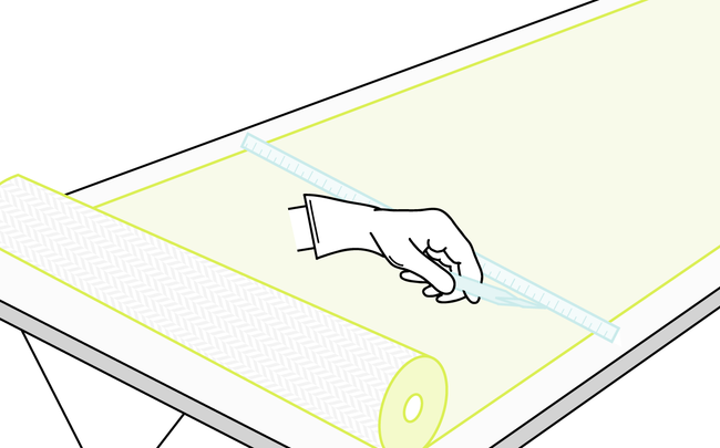 Dessin d'une main gantée qui coupe de la toile de verre posée sur une table à l'aide d'un cutter
