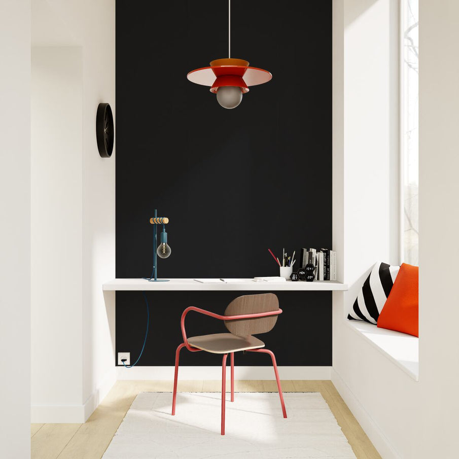 Coin bureau moderne dans les tons noir, blanc et orange