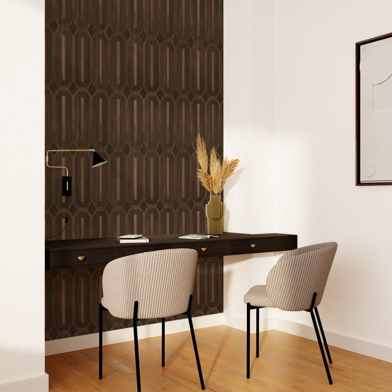 Déco coin bureau avec papier peint effet marqueterie bois foncé