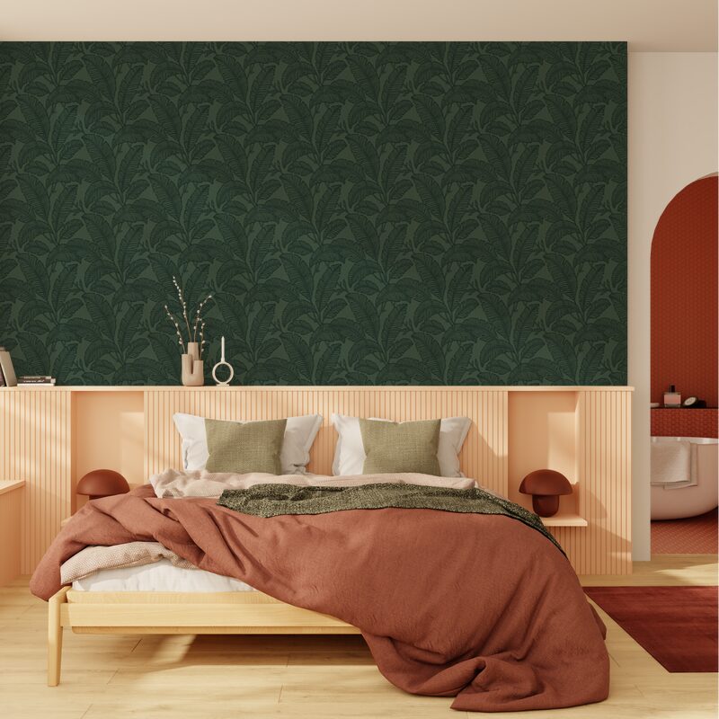 papier peint vert motif feuillage discret au-dessus du lit dans la chambre