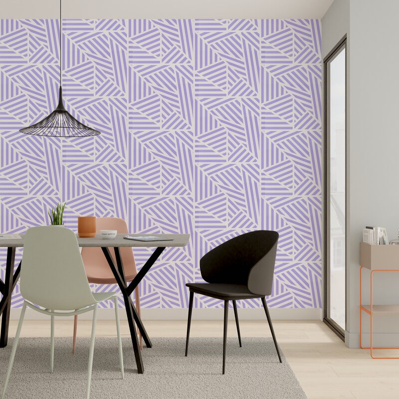 Papier peint lilas et blanc motif géométrique dans un décor de salle à manger