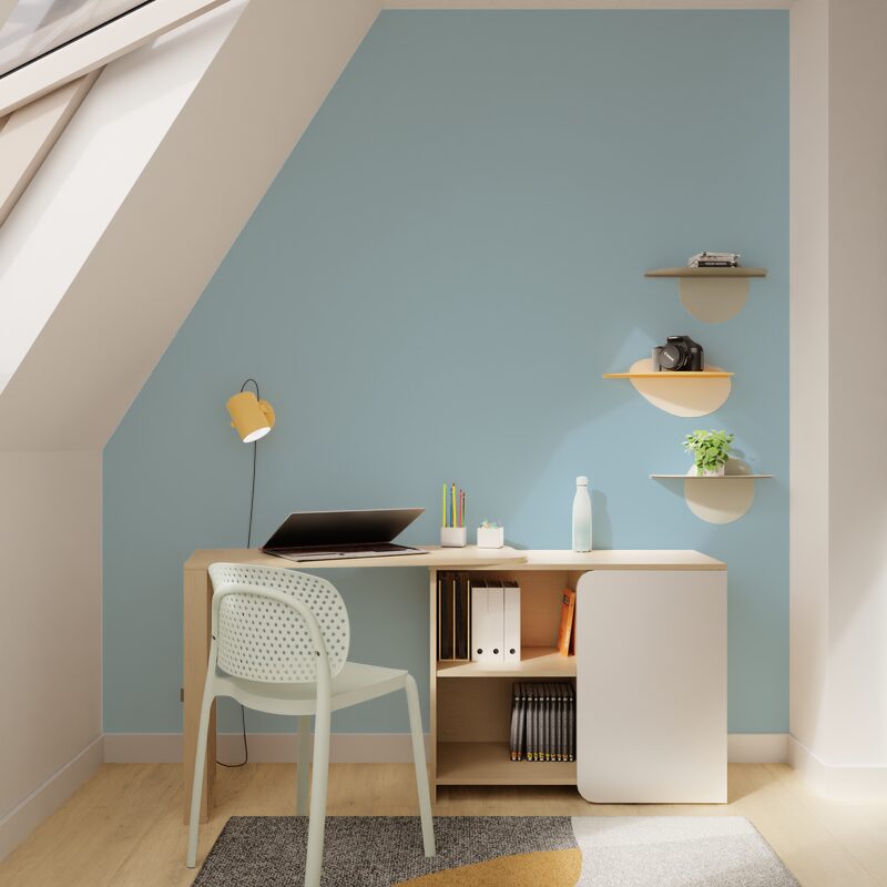 Mur bleu ciel dans bureau blanc