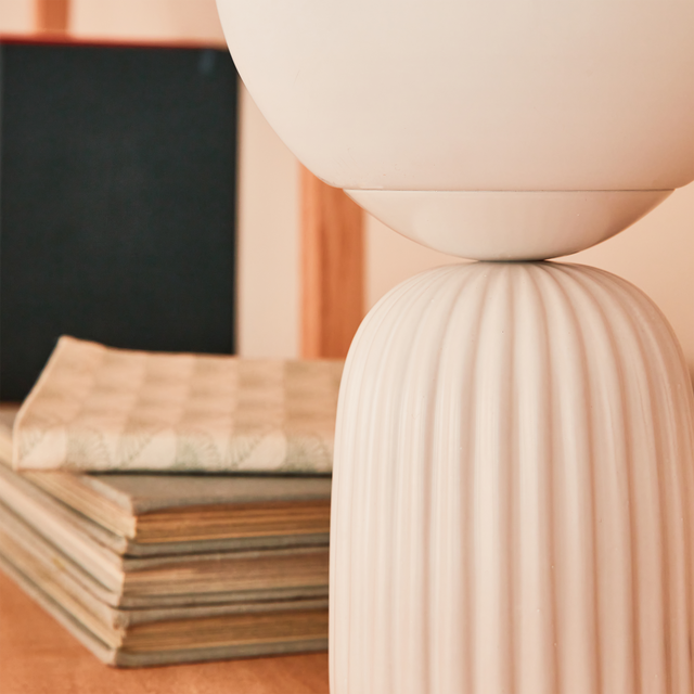 Lampe à poser PENELOPE coloris blanc 26,5 x 15 cm