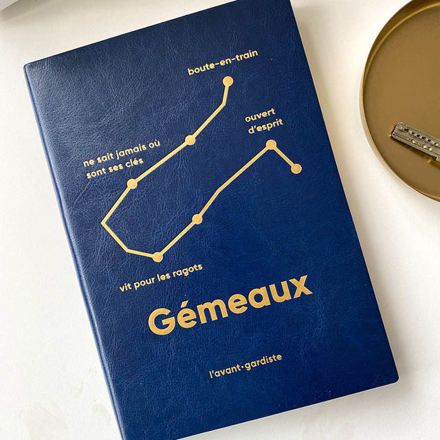 L'AVANT GARDISTE Carnet ASTRO GÉMEAUX coloris bleu