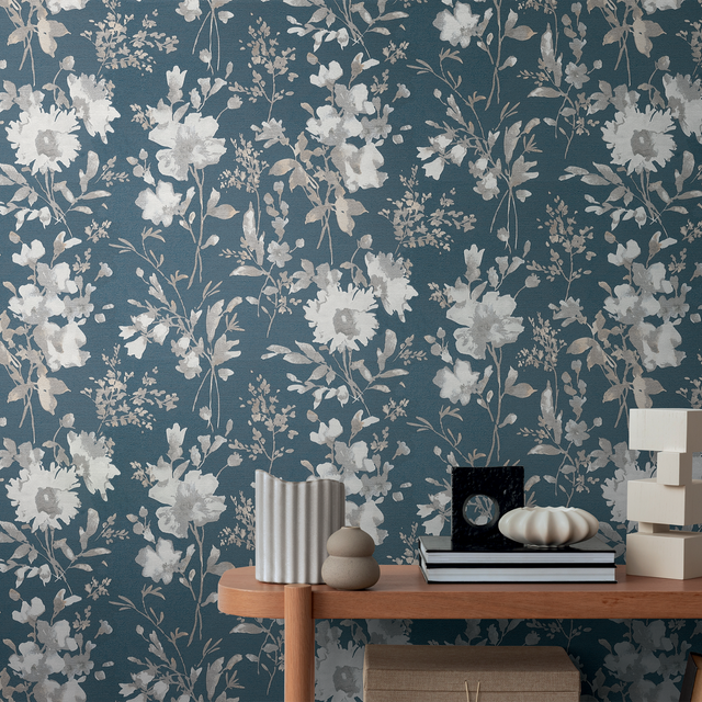 CosmoLiving Papier peint intissé PETAL POETRY bleu nuit et argenté