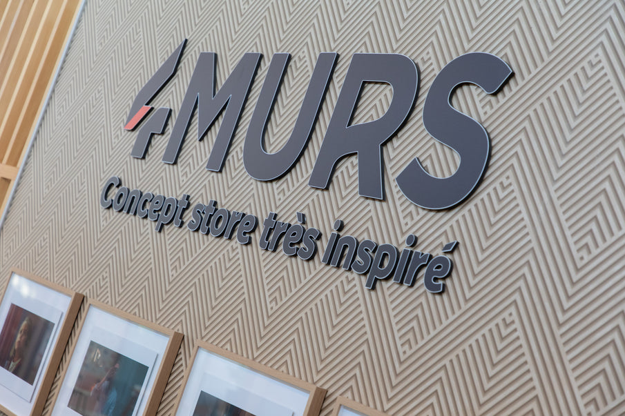 Logo 4MURS concept store très inspiré apposé sur un mur