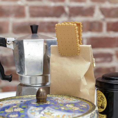 KIKKERLAND Pince sachet Biscuit Beige