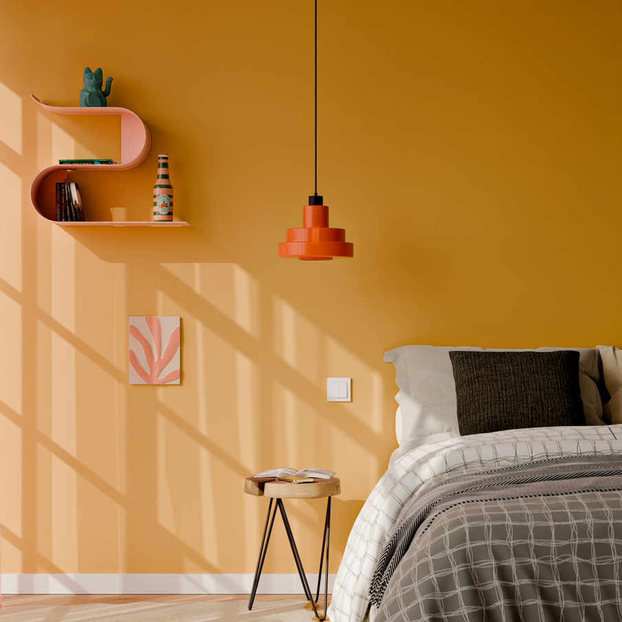 Mur jaune moutarde dans la chambre