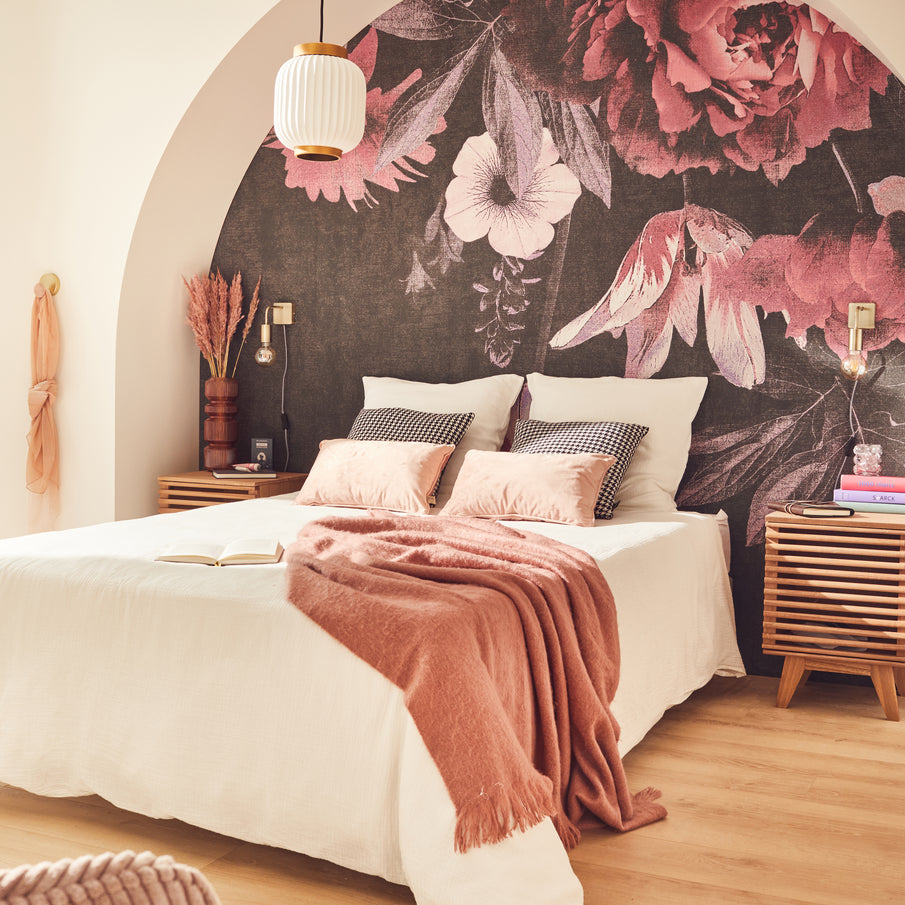 Chambre avec arche en tête de lit, papier peint panoramique fleurs XXL en motif tombant