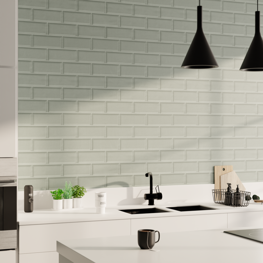 Papier peint type carrelage de métro dans une cuisine blanche avec du noir en touches