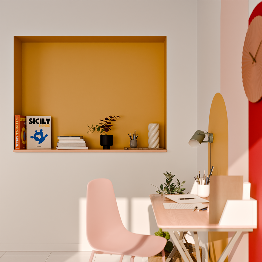 Etagère niche peinte en jaune moutarde dans un bureau