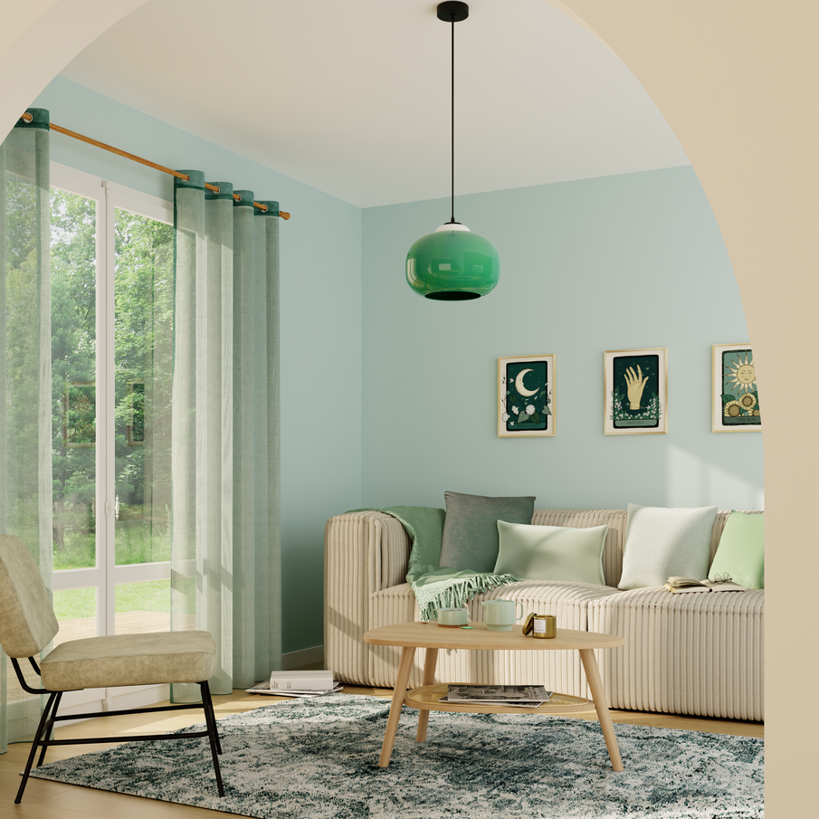 Salon beige aux murs, rideaux et suspension couleur vert d'eau