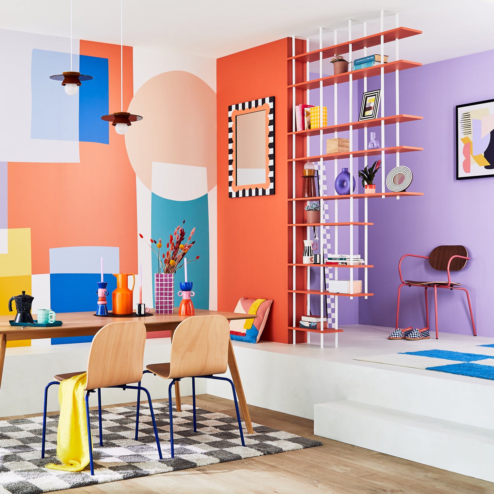 Déco salle à manger multicolore et motifs géométriques