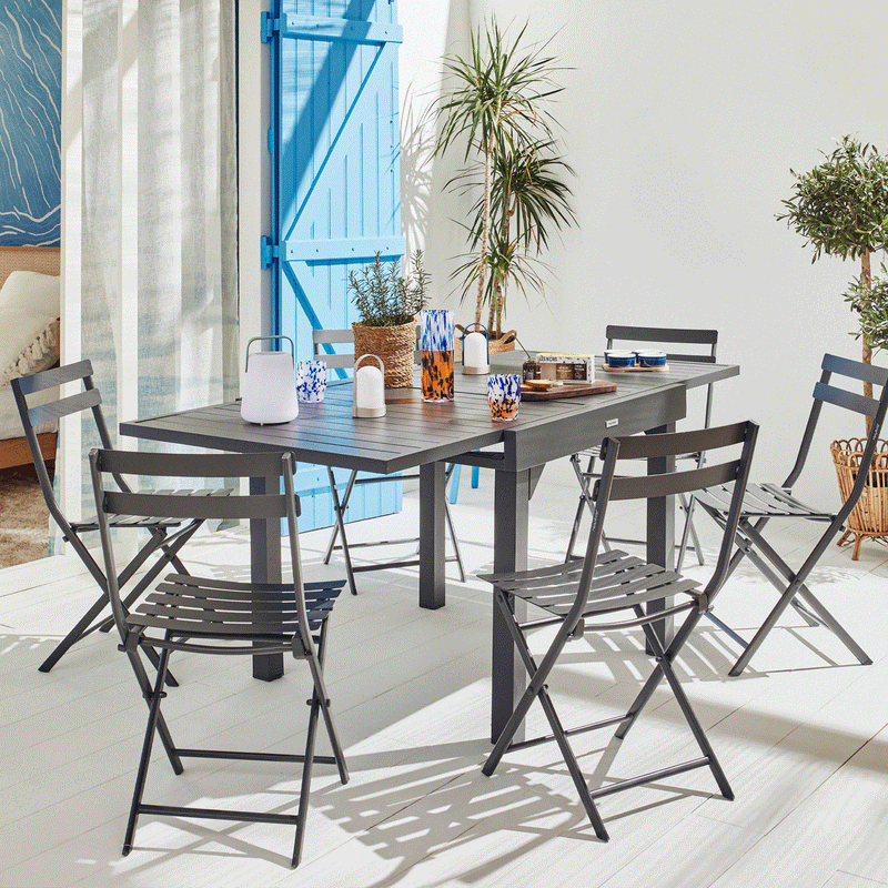 Stopmotion en terrasse d'une table extensible avec et sans rallonges