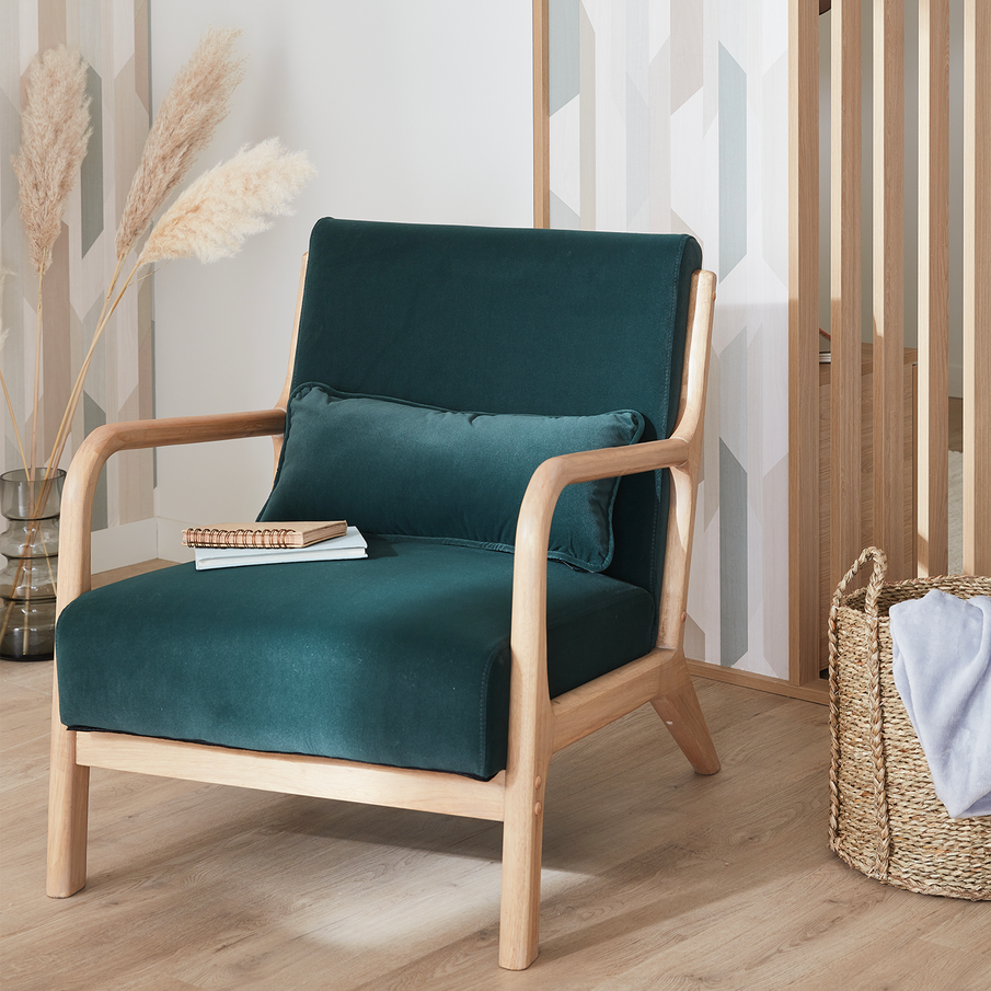 Fauteuil en velours vert sapin, déco scandinave