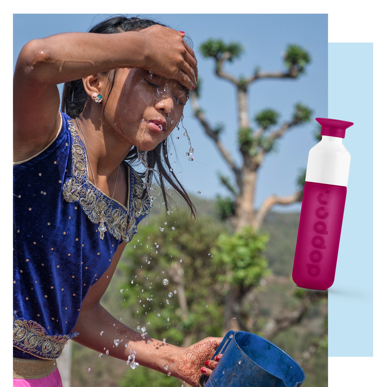 Jeune fille népalaise se passant de l'eau sur le visage et photo d'une gourde