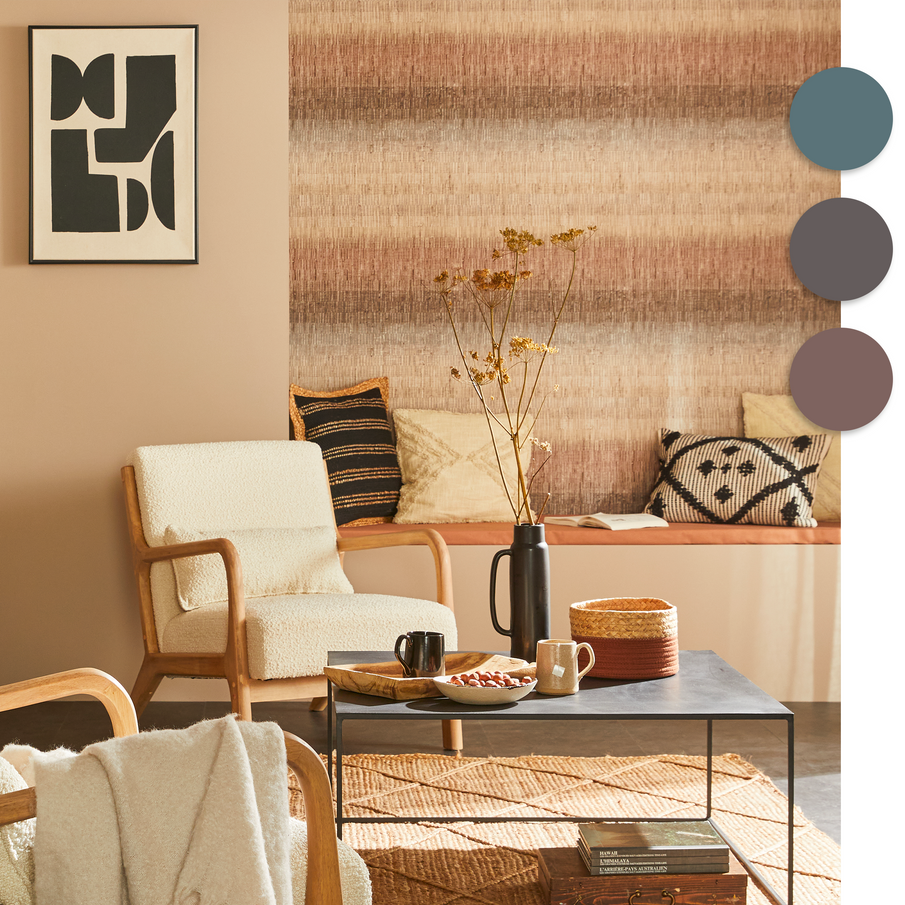 Salon aux couleurs terreuses avec fauteuil et banquette, avec proposition de couleurs à assortir