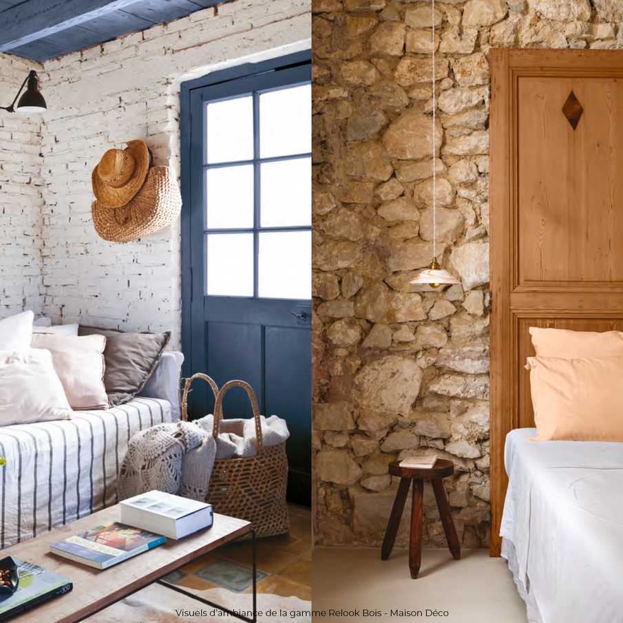 Un salon style bord de mer avec porte bleu et une chambre au mur de pierres et porte en chêne, peinture Relook Bois Maison Déco