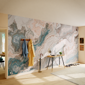 Décor panoramique effet marbre gris et bleu dans une entrée