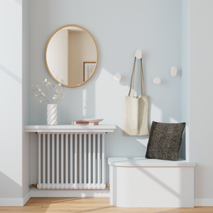 Décor peinture bleu doux avec radiateur et banc peints