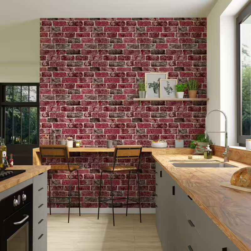 Papier peint brique rouge dans un décor de cuisine