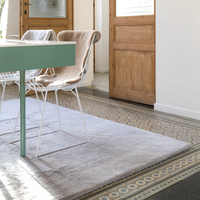 Tapis JAMORA coloris gris perle 120 x 160 cm