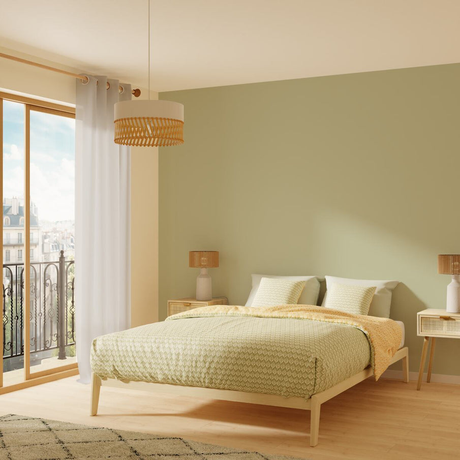 Chambre à coucher couleur vert d'eau et matières naturelles