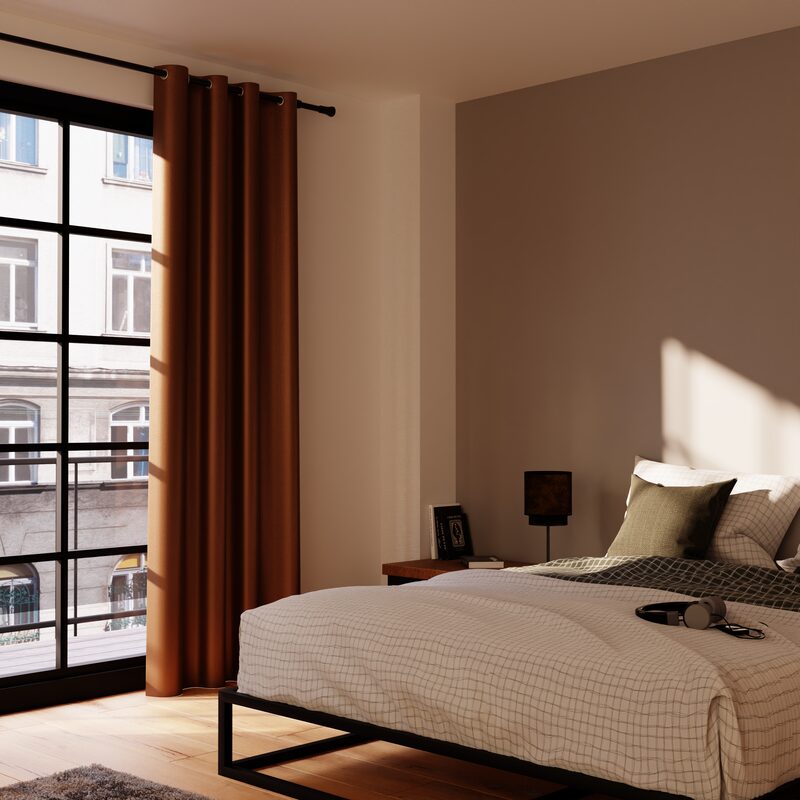 Déco de chambre à coucher avec rideaux thermiques coloris brun aux fenêtres