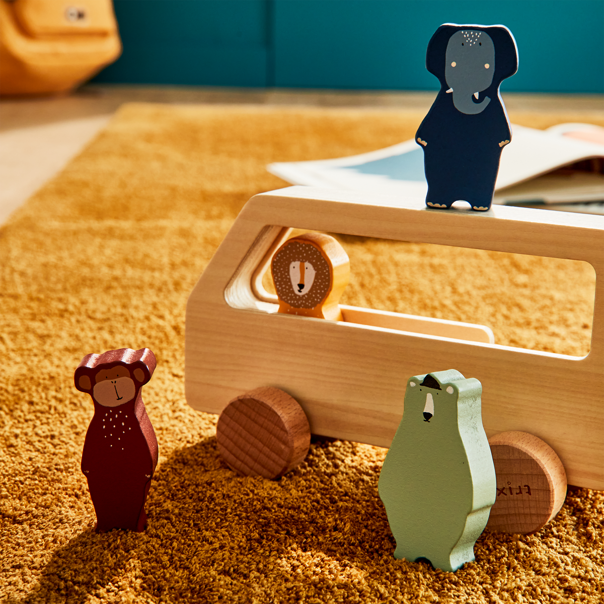 TRIXIE BABY Jeu d'éveil Bus animaux Brun