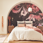 Chambre avec papier peint panoramique en tête de lit