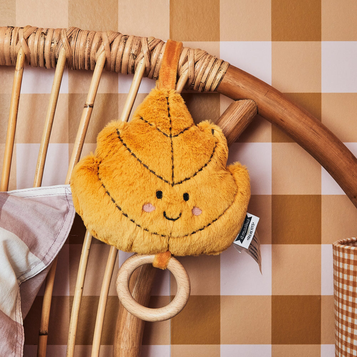 AMADEUS CADES Peluche musicale Feuille Jaune