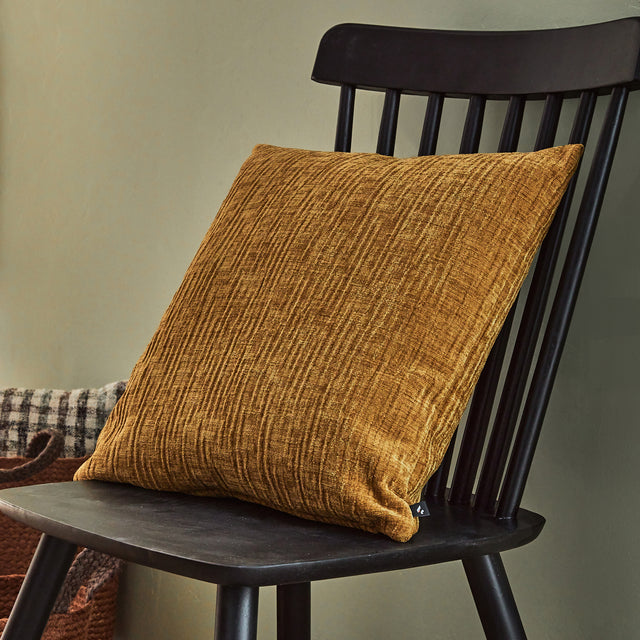 4MURS Coussin MEANDOR coloris Brun ocre 44 x 44 cm