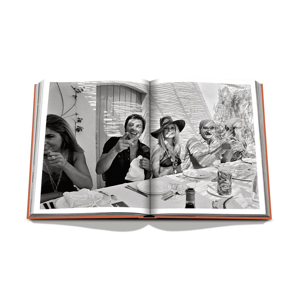 ASSOULINE Livre voyage et nature St tropez soleil Orange