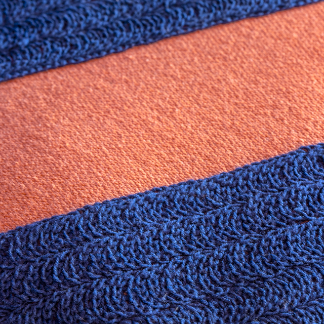 Coussin GATSBY coloris bleu/pêche 45 x 45 cm