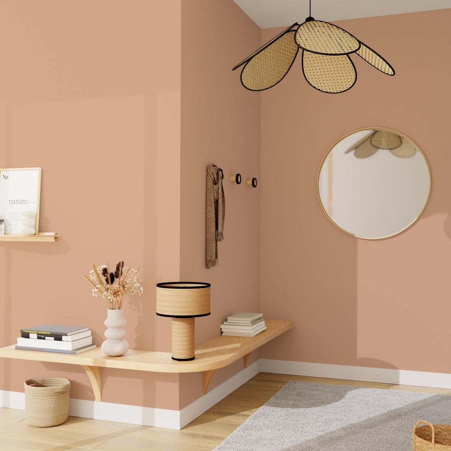 Murs couleur chai latte, meubles en bois clair