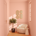 Entrée en rose avec fauteuil beige
