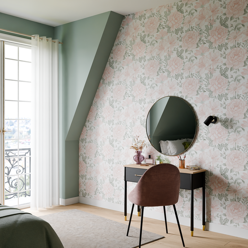Meuble coiffeuse dans une chambre au style Regencycore, papier peint motif fleuri rose pastel et vert céladon