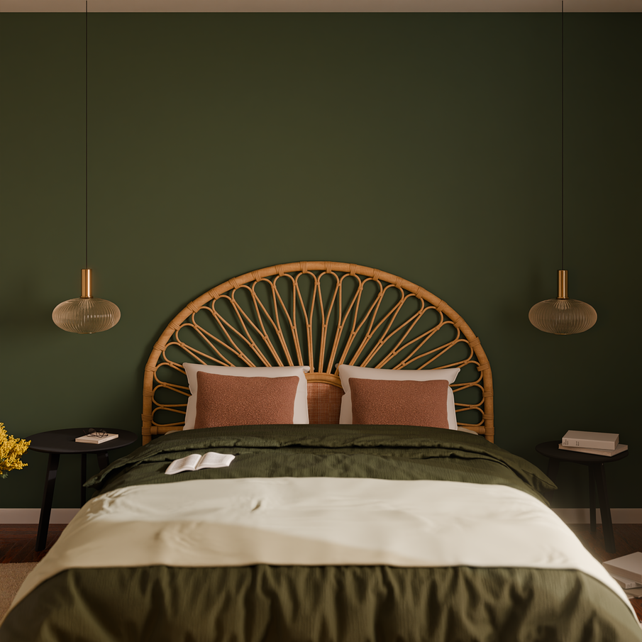 Déco chambre unie vert foncé mat, tête de lit en rotin