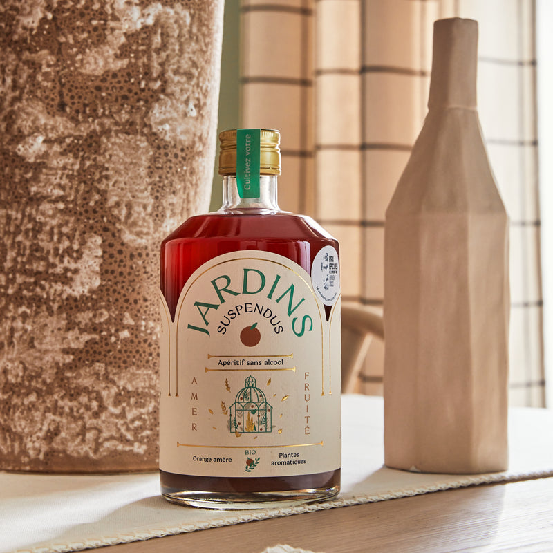 Bouteille de boisson apéritive sans alcool bio Jardins suspendus parfum orange amère de la marque Jardins apéritif