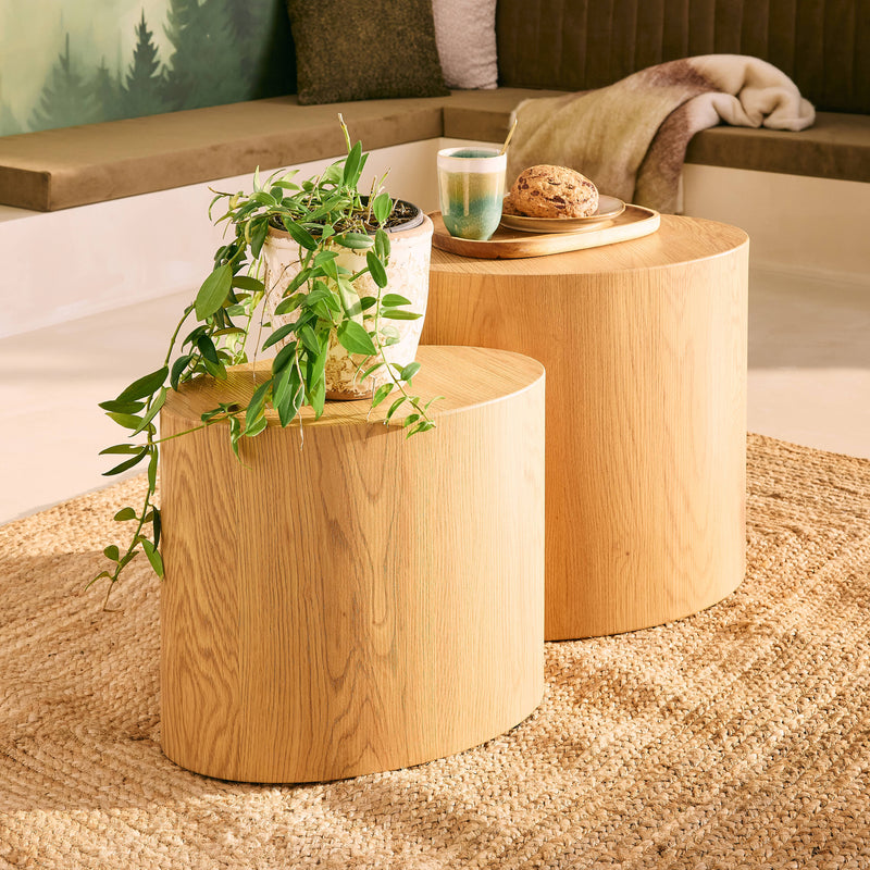 Tables basses ovales pleines en bois clair