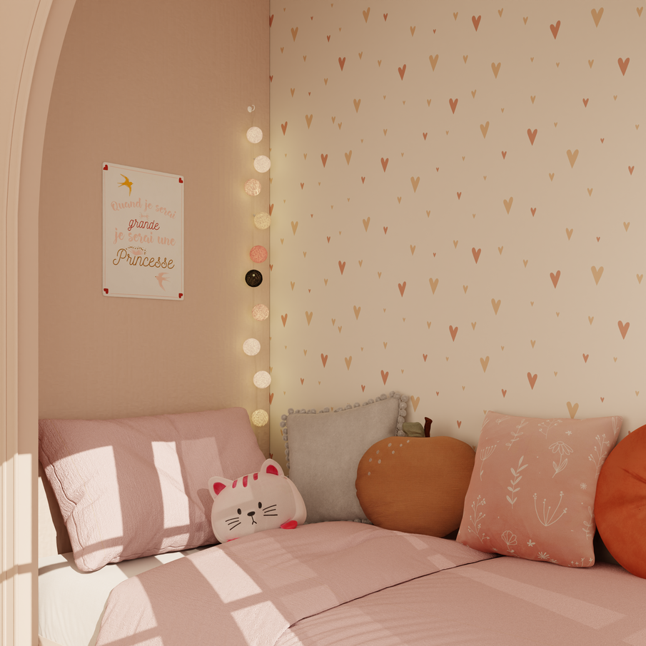 Coin lit enfant dans les tons roses avec un papier peint blanc à petits cœurs roses