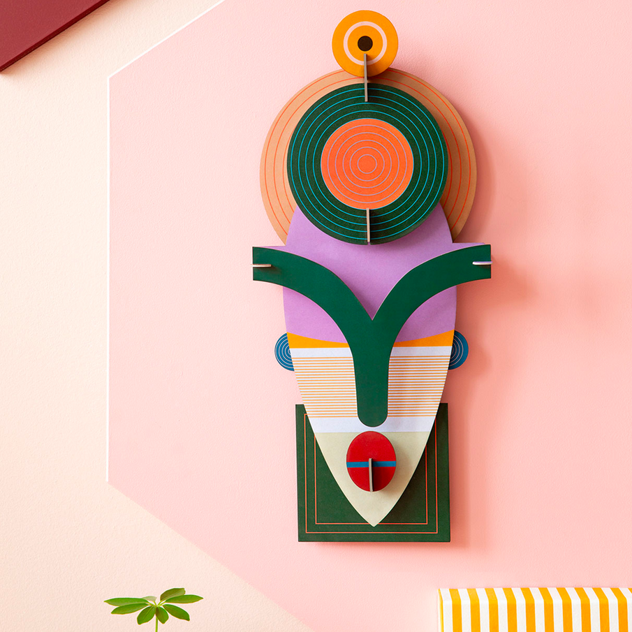 Loisirs créatifs de la marque Studio Roof, masque tribal coloré en carton à monter soi-même