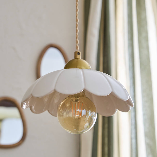 Suspension blanche en céramique en forme de fleur