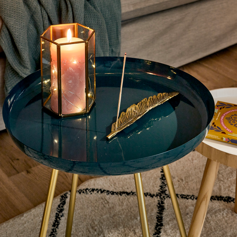 photophore sur table basse bleue