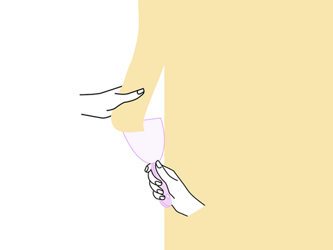 Dessin de mains décollant du papier peint à l'aide d'une spatule