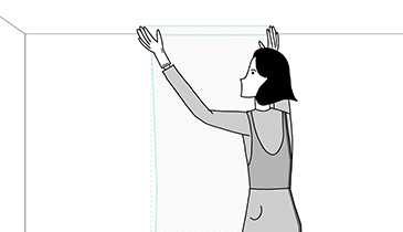 Dessin de femme posant de la toile de verre au mur