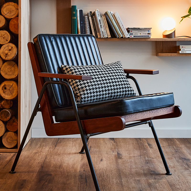 Fauteuil imitation cuir pour salon de lecture