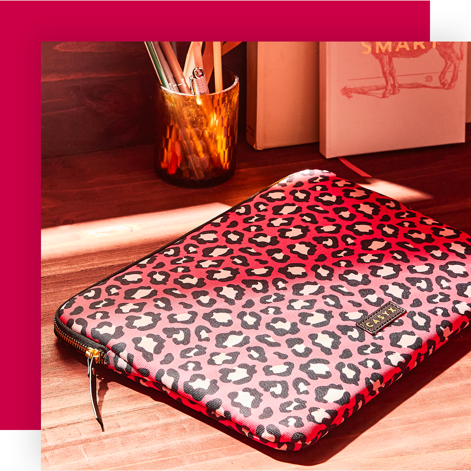 Housse d'ordinateur rose fuchsia au motif léopard de la marque Casyx