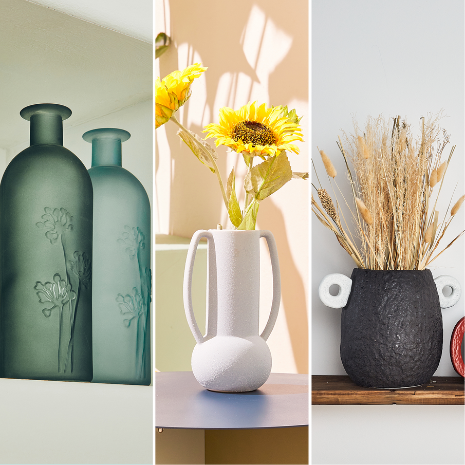 Trois styles de vases : en verre, en céramique blanche, en poterie noire
