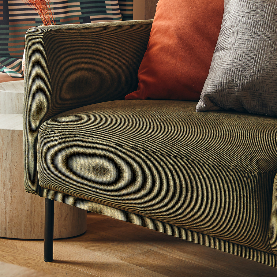 Zoom canapé en velours côtelé vert olive